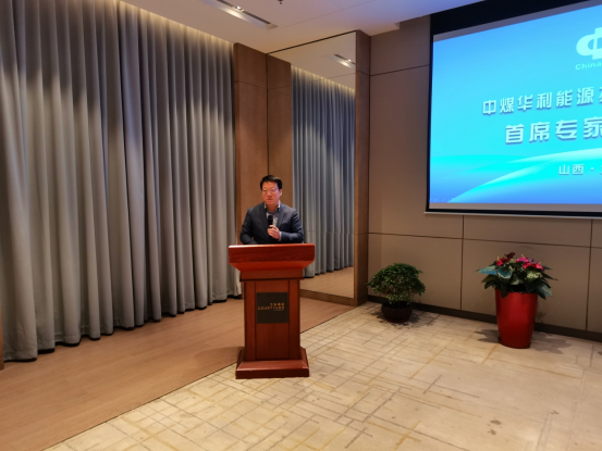 会上,王晓明为新聘任首席专家颁授聘书,首席专家组组长薛勇军总结了